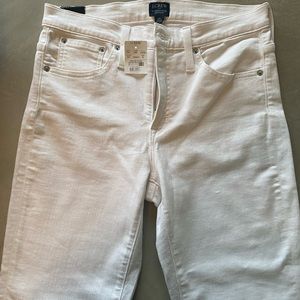 J.Crew 9 mid rise white skinny jean in signature stretch. Size 30